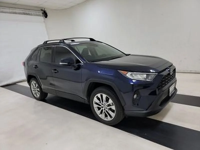 Used 2021 Blue Toyota XLE Premium image 3