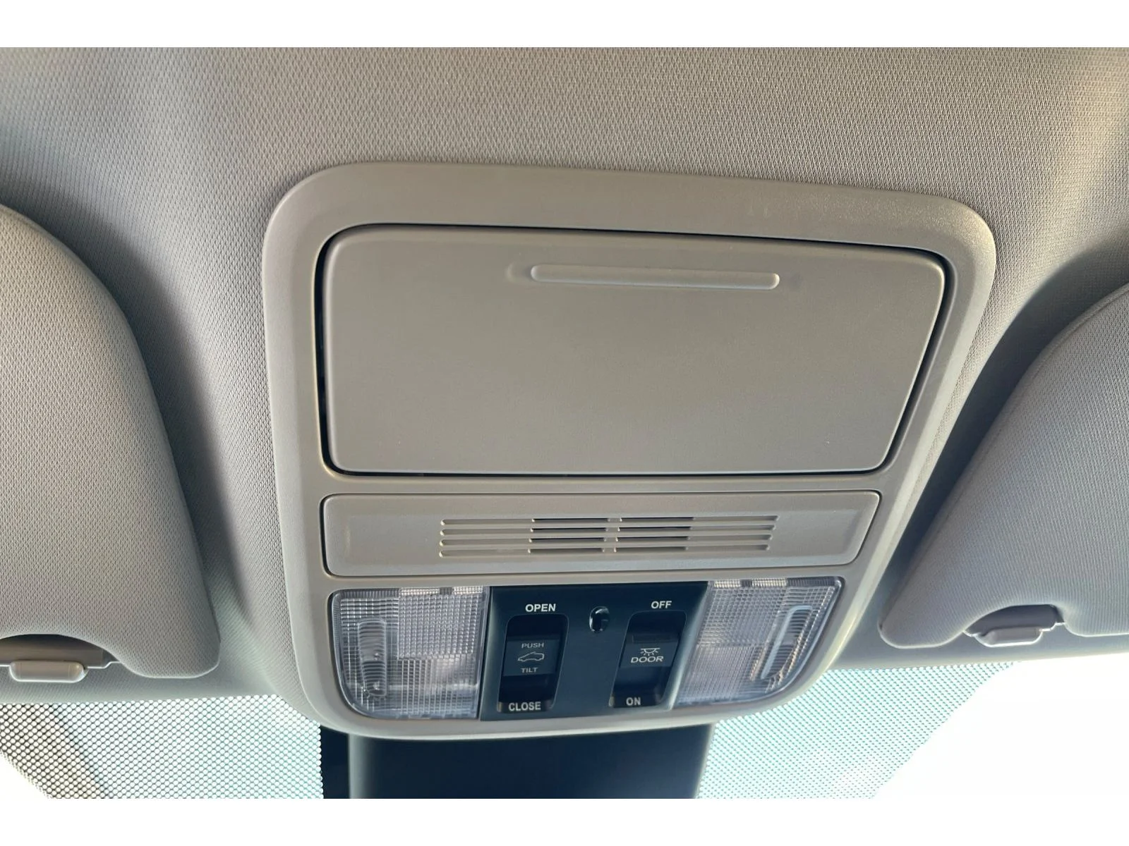 Used 2025 SONIC GRAY PEARL Honda Touring image 25