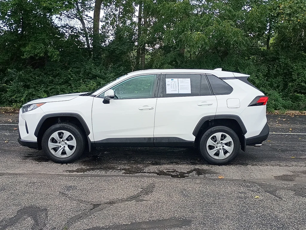 Used 2022 White Toyota LE image 6