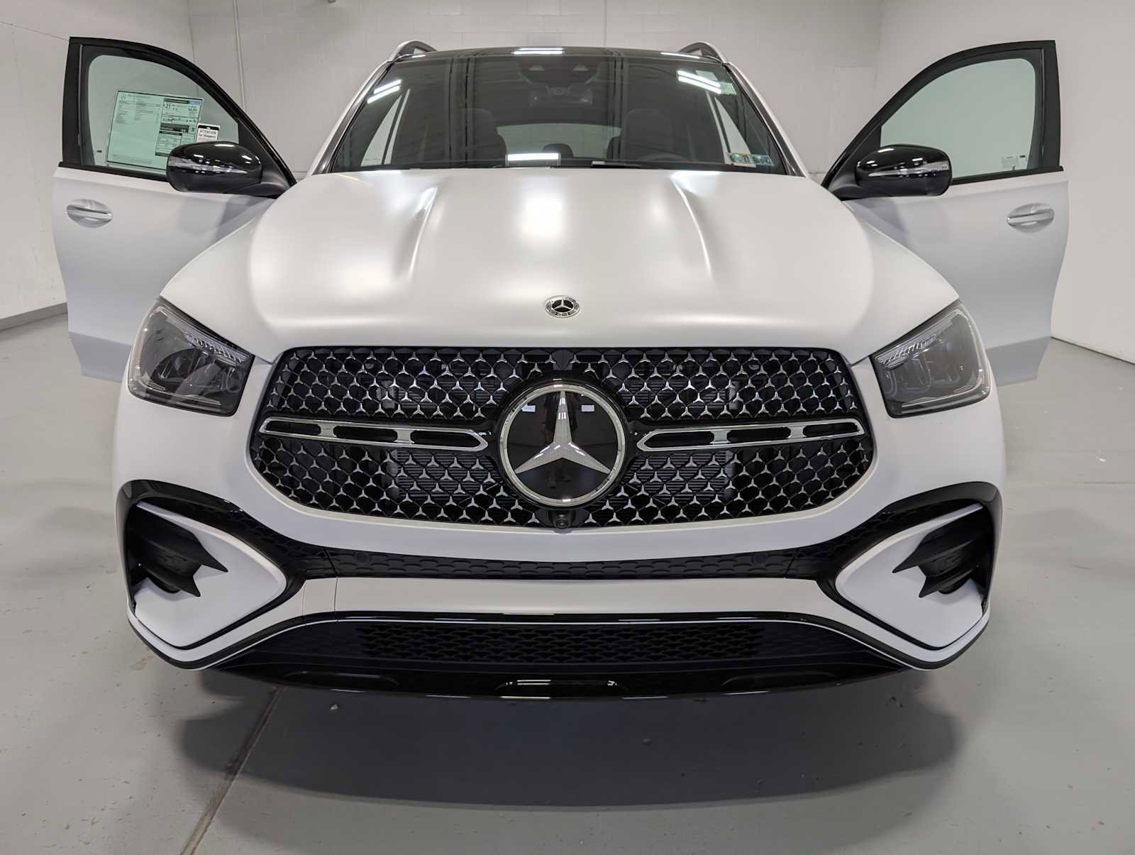 New 2026 MANUFAKTUR Moonlight White Magno Mercedes-Benz GLE 450 image 13