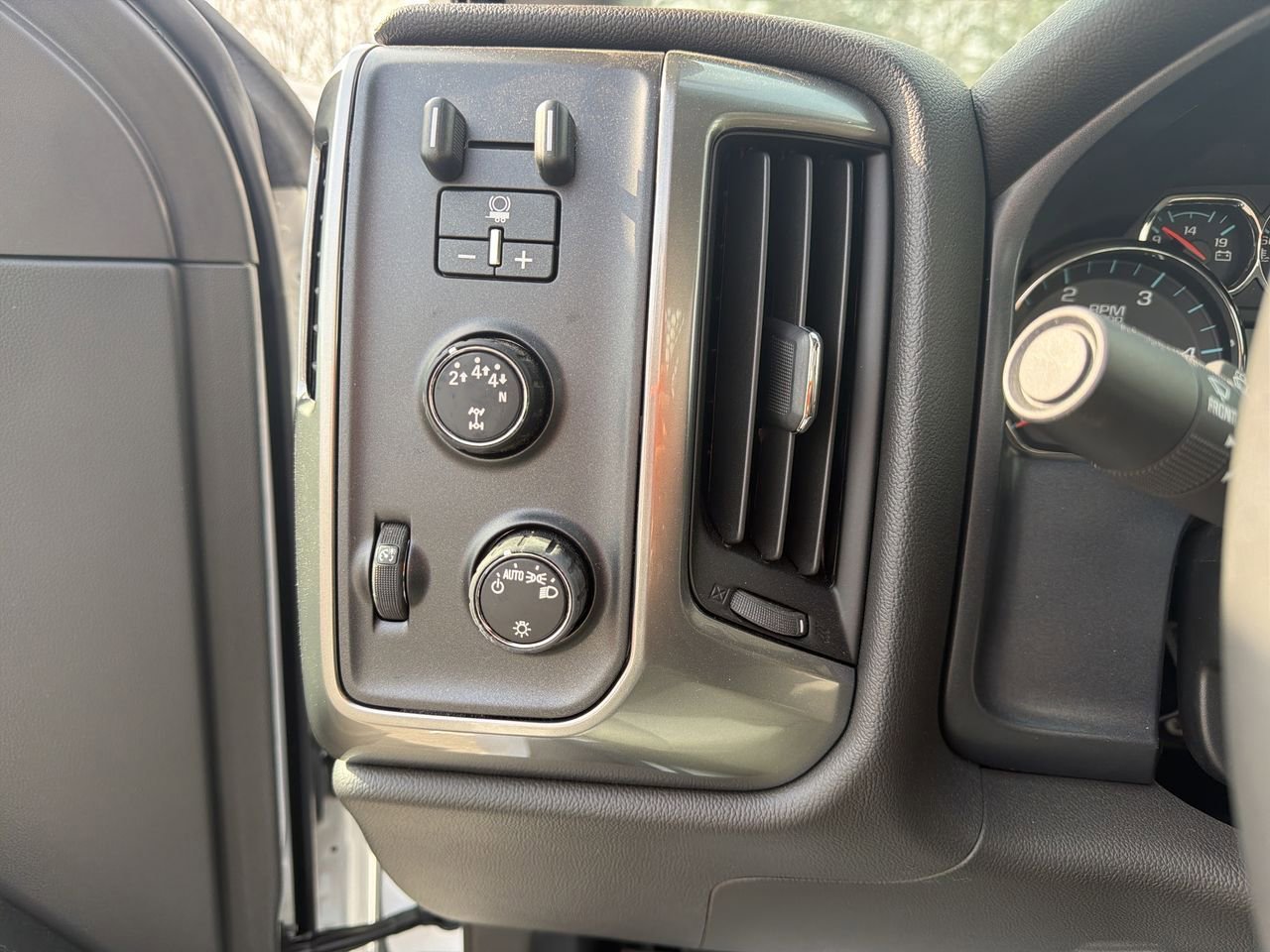 2024 Chevrolet Silverado 4500 HD Chassis Cab Work Truck - Photo 15