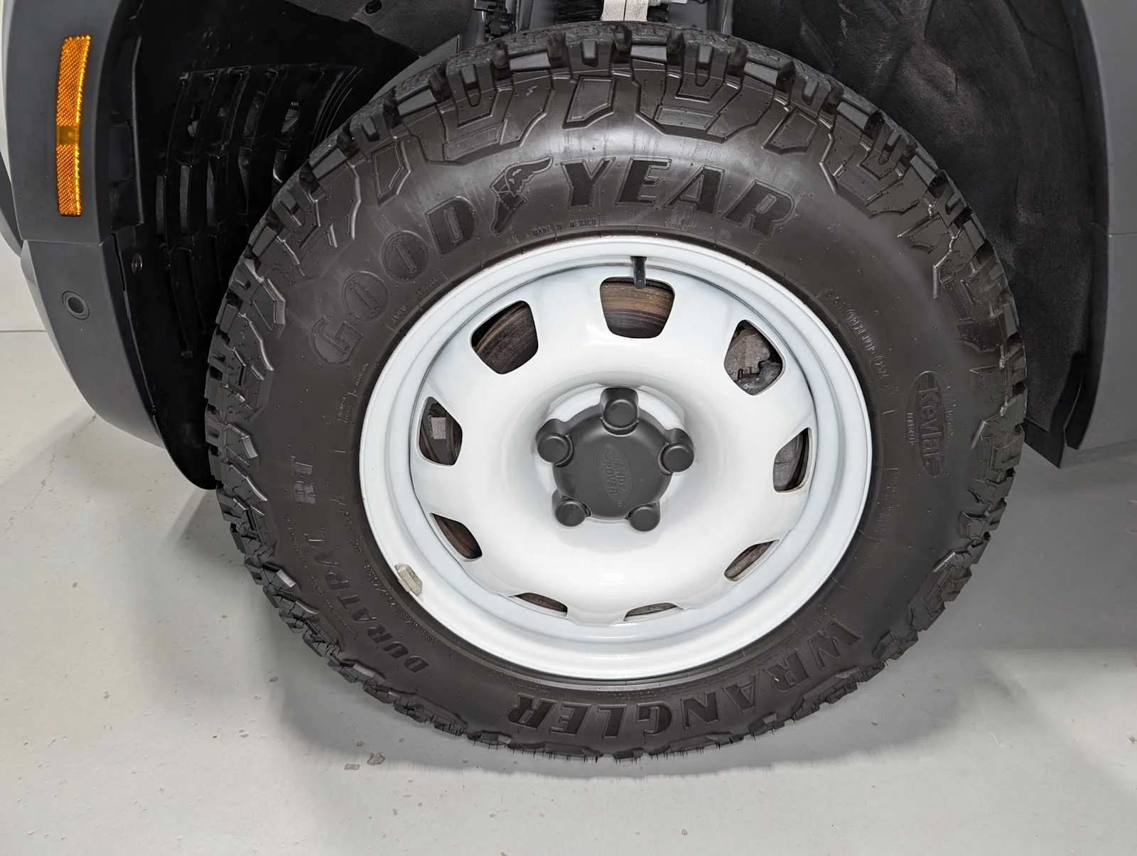 Used 2024 Pearl White satin exterior wrap Land Rover S image 3