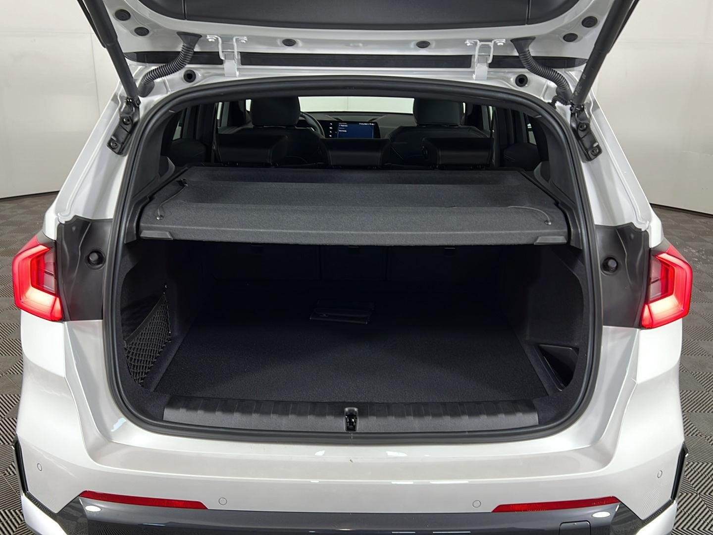 New 2026 Mineral White Metallic BMW xDrive28i image 26