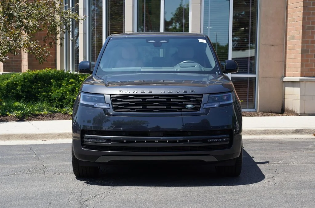 New 2026 Carpathian Grey Land Rover SE image 4
