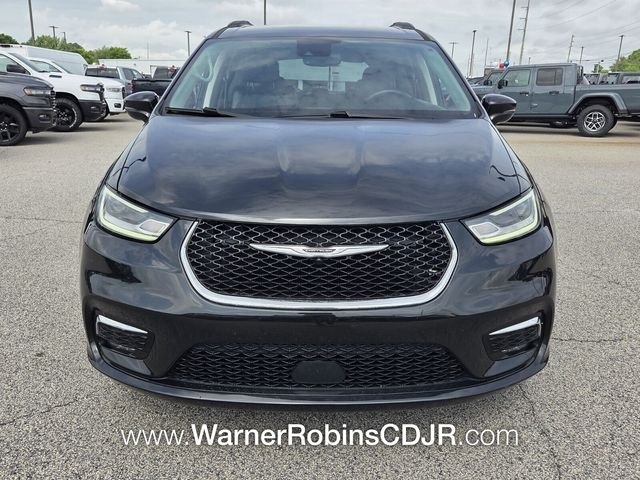 Used 2022 Black Chrysler Touring L image 2
