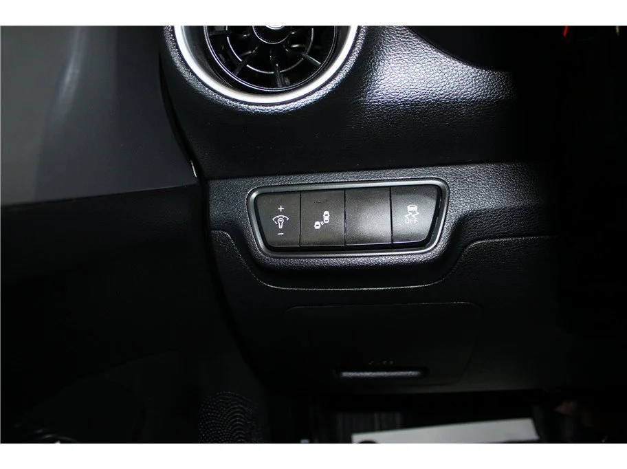 2023 Kia Forte LXS - Photo 24