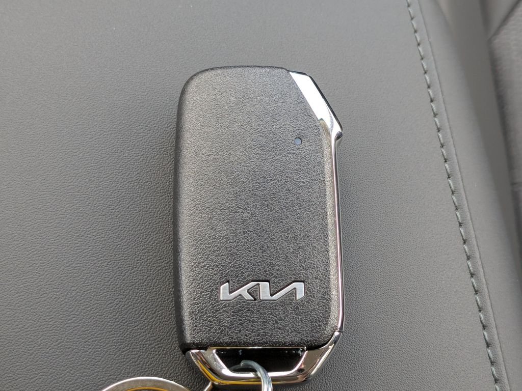 2025 Kia Niro EX - Photo 30
