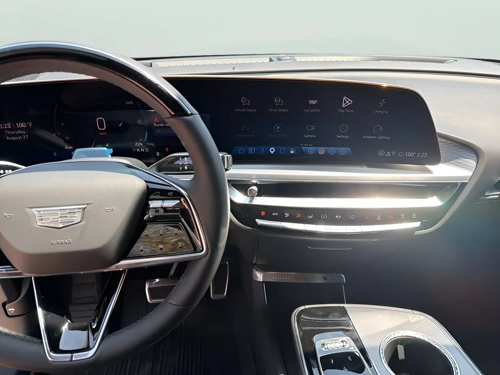 New 2027 Argent Silver Metallic Cadillac Premium Luxury image 31