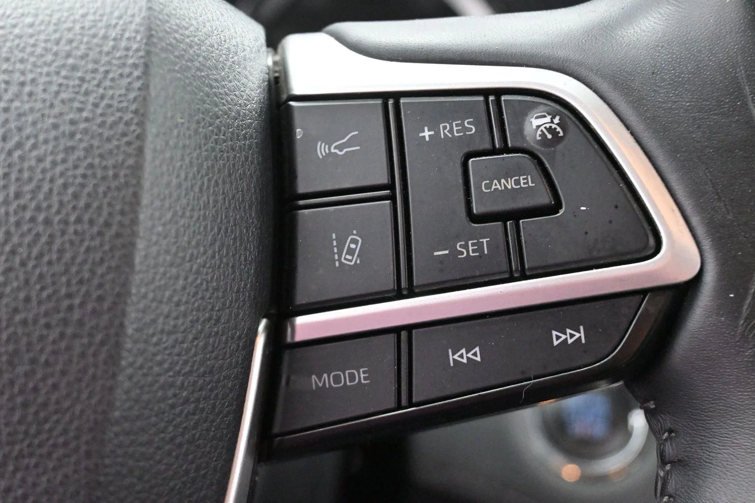 Used 2022 Wind Chill Pearl Toyota XLE image 19