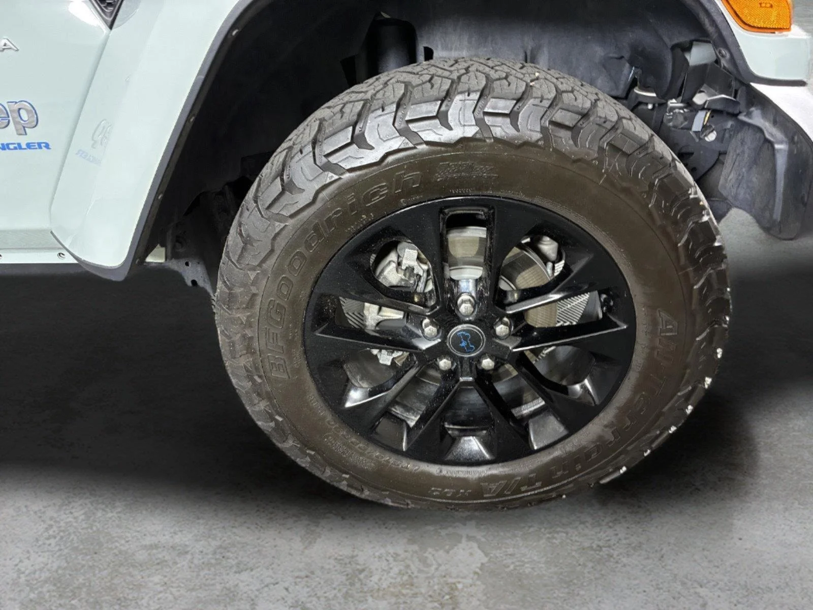 Used 2024 Earl Clearcoat Jeep Sahara image 15