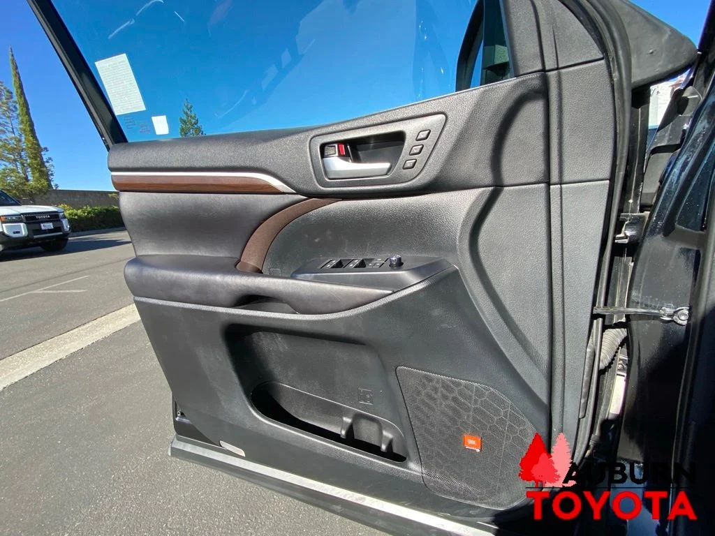 Used 2016 Midnight Black Metallic Toyota Limited image 41