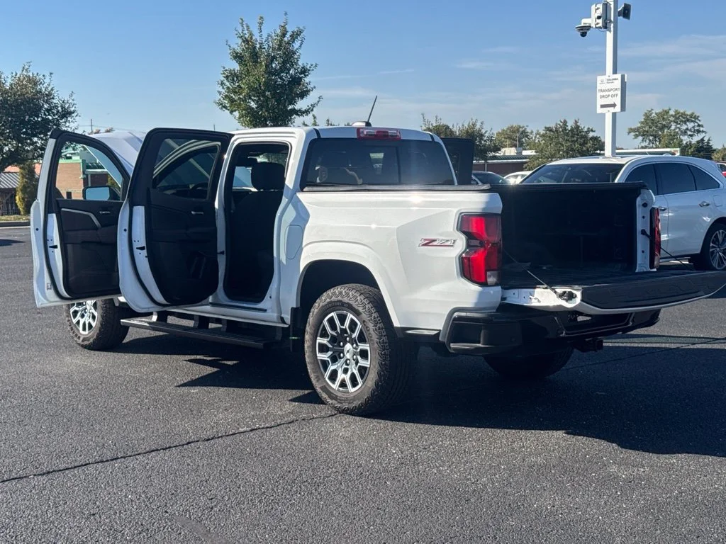 Used 2025 White Chevrolet Z71 image 15