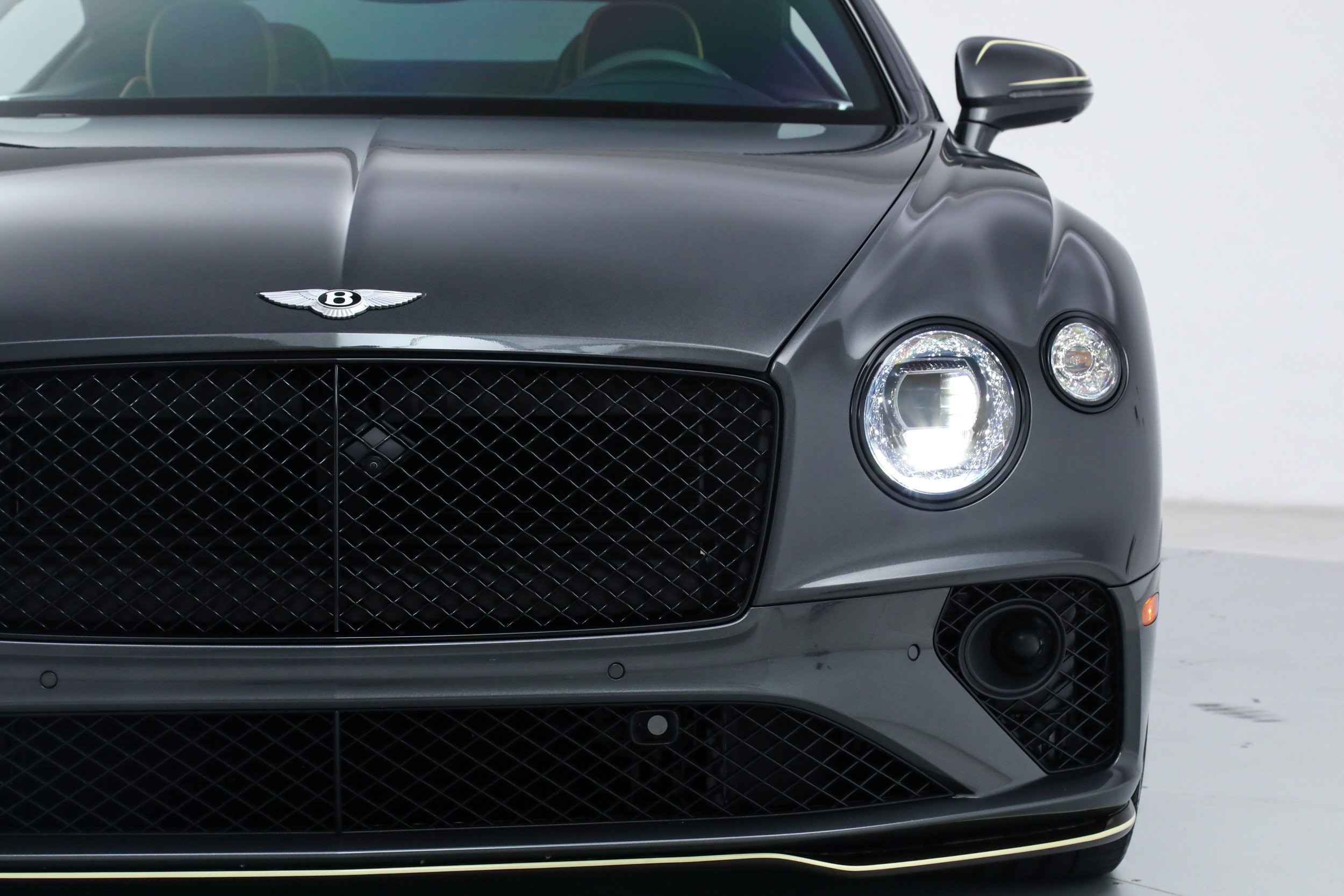 Used 2024 Gray Bentley  image 10