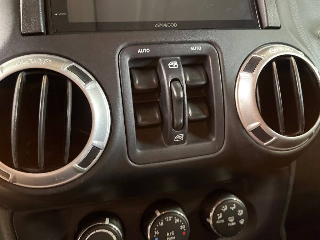 Used 2015 Silver Jeep Unlimited Rubicon image 16