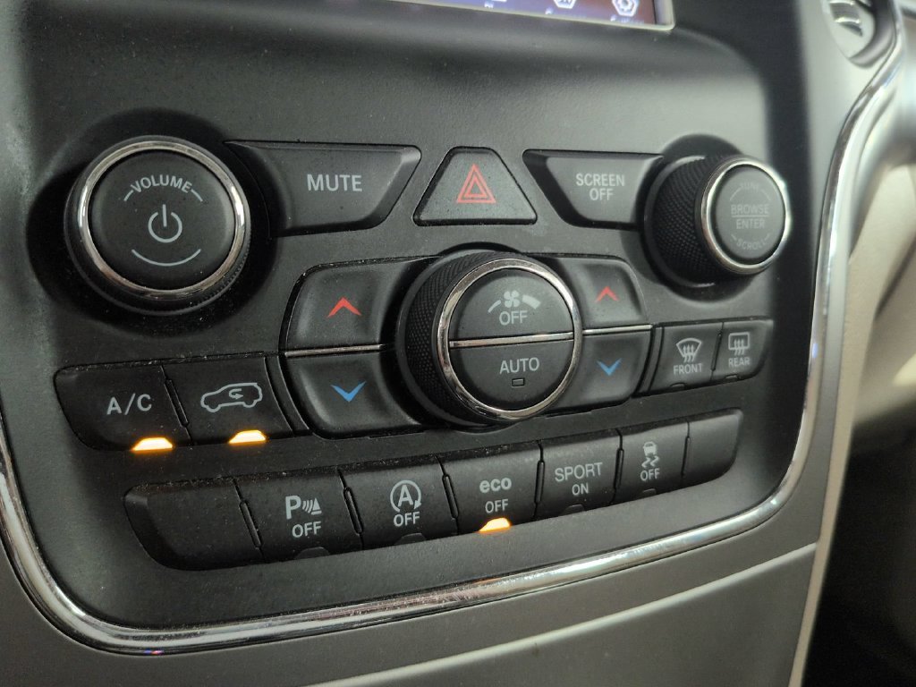 Used 2018 Red Jeep Laredo E image 35