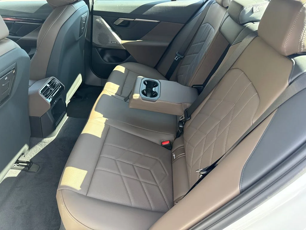 New 2027 White BMW 530i image 17