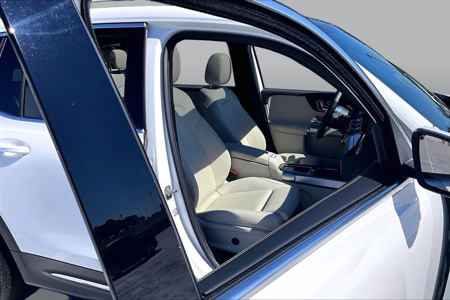 Used 2026 Polar White Mercedes-Benz GLB 250 image 9