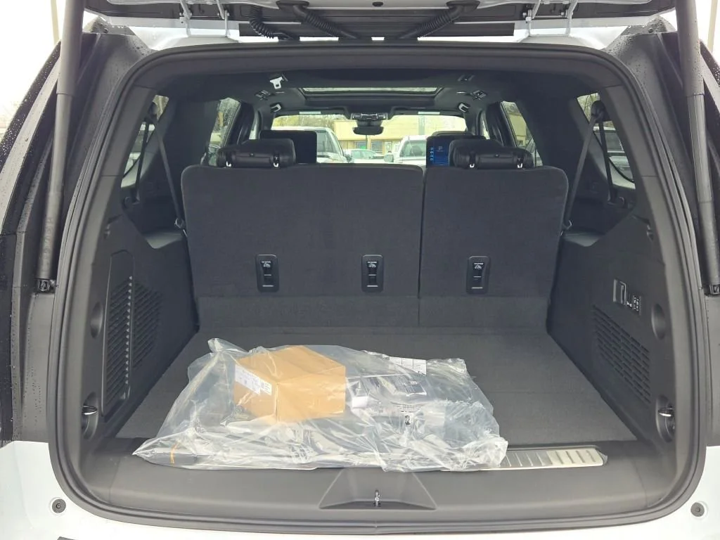 2026 Chevrolet Suburban High Country - Photo 18
