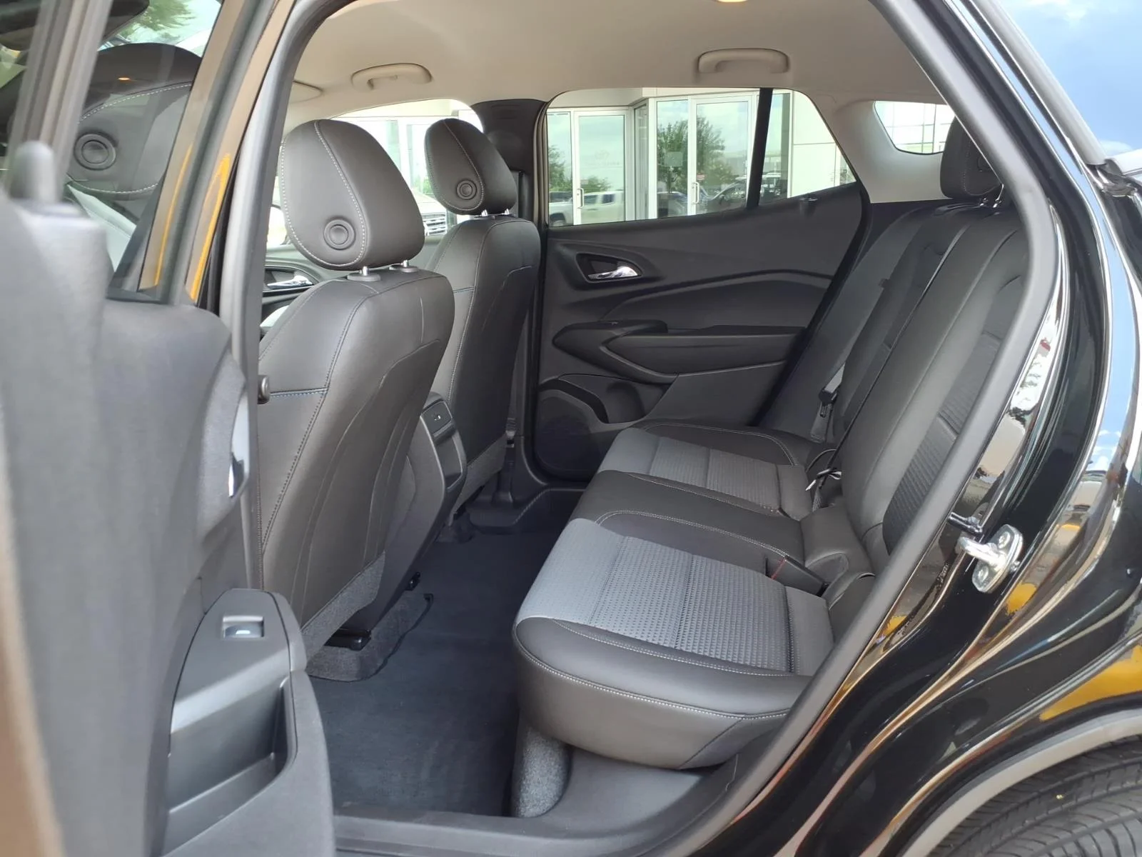Used 2025 Mosaic Black Metallic Chevrolet LT image 16