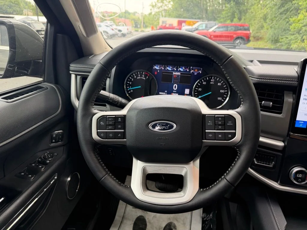 Used 2024 Green Ford XLT image 16