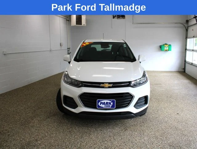 Used 2018 Summit White Chevrolet LS image 9