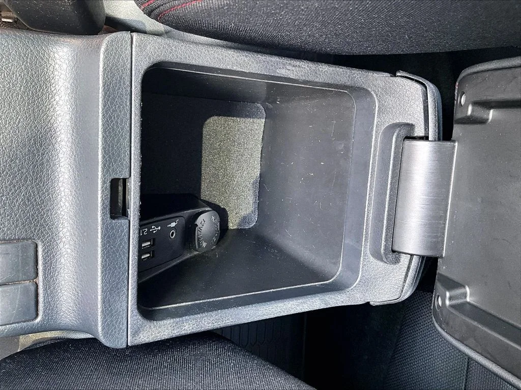 Used 2021 Silver Subaru Base image 33