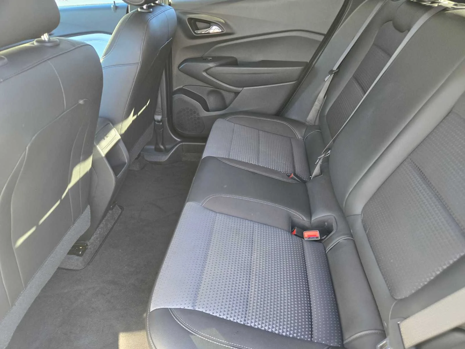 Used 2025 Summit White Chevrolet LT image 14