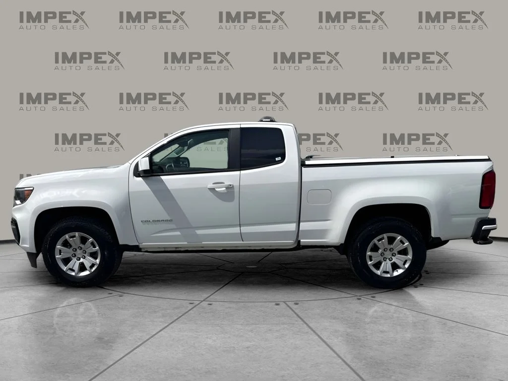 Used 2022 White Chevrolet LT image 2