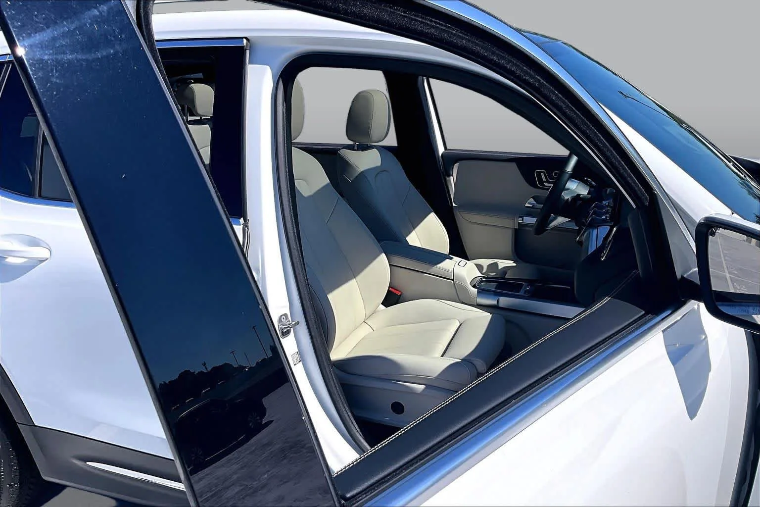 Used 2026 Polar White Mercedes-Benz GLB 250 image 9