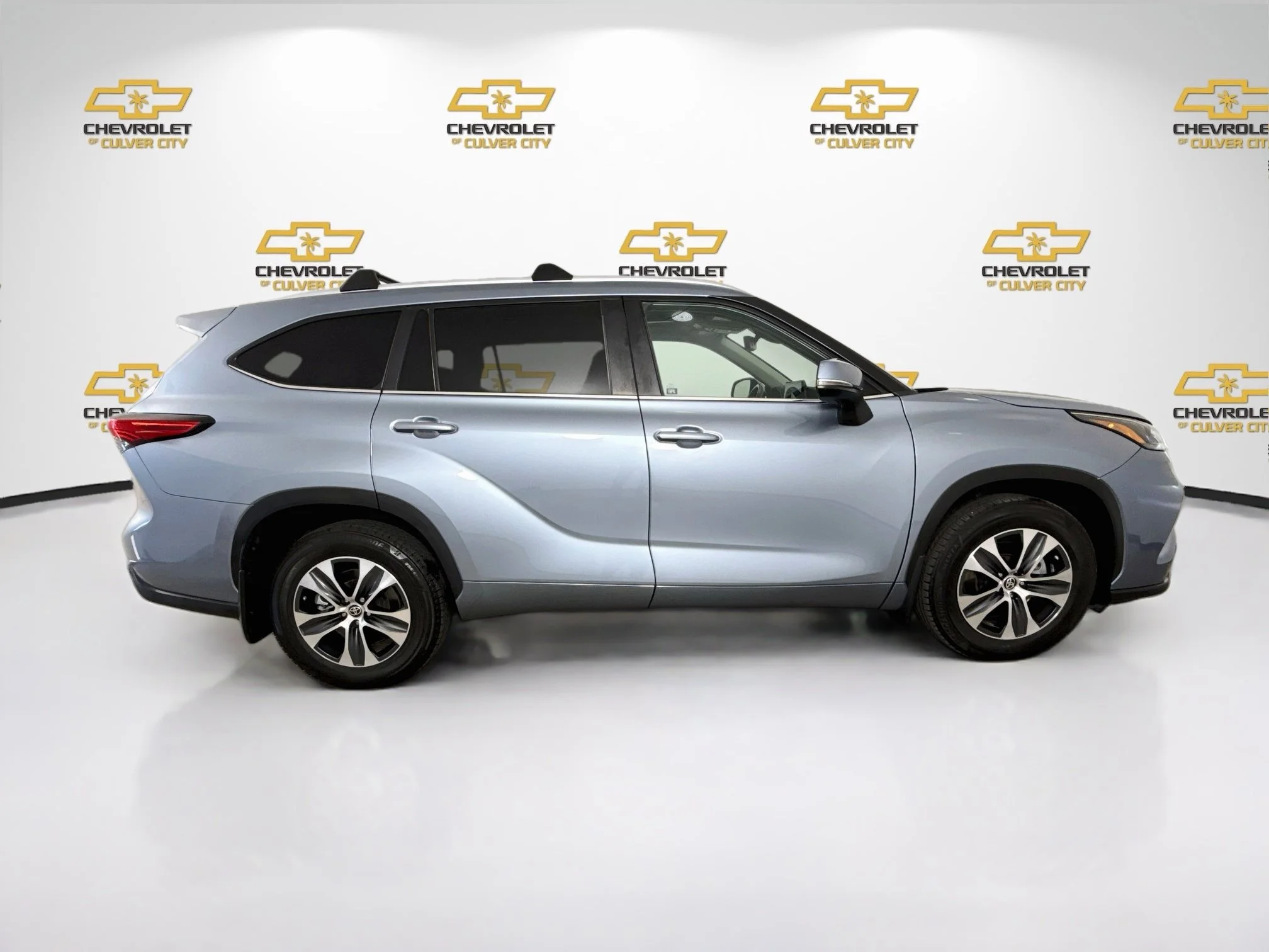 Used 2023 Gray Toyota L image 9