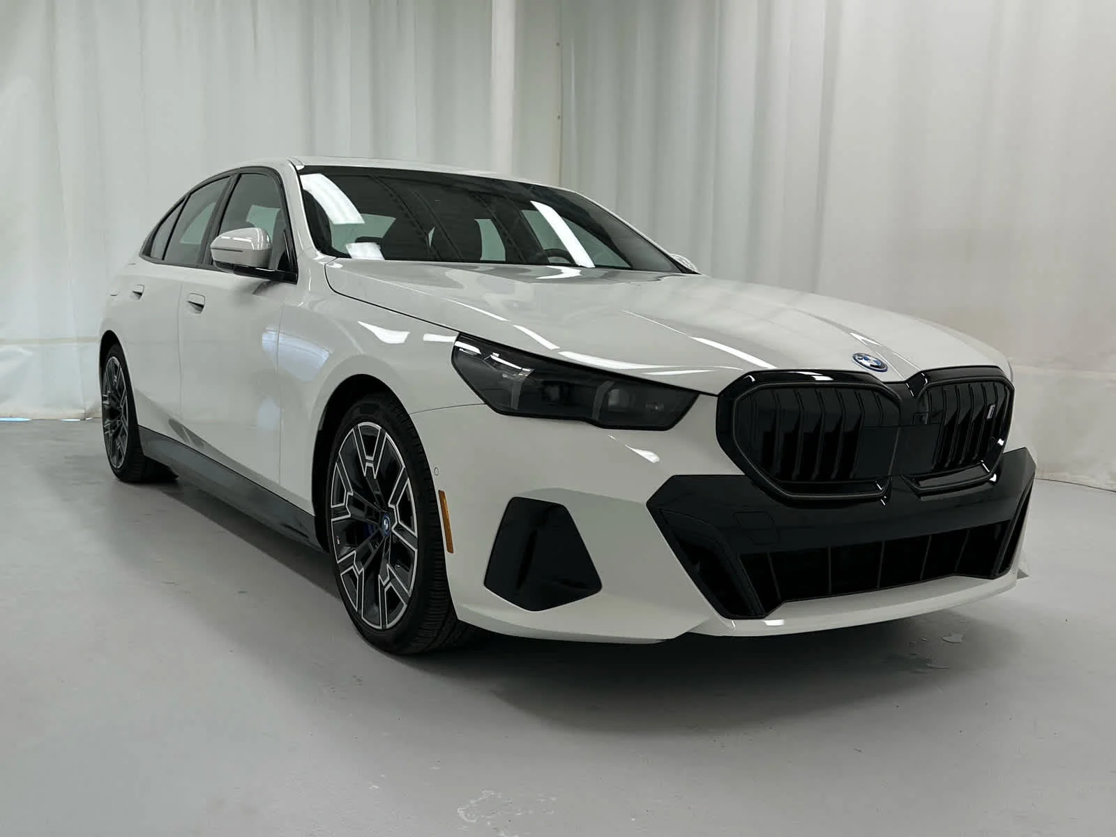 2025 BMW i5 xDrive40 Sedan's photo