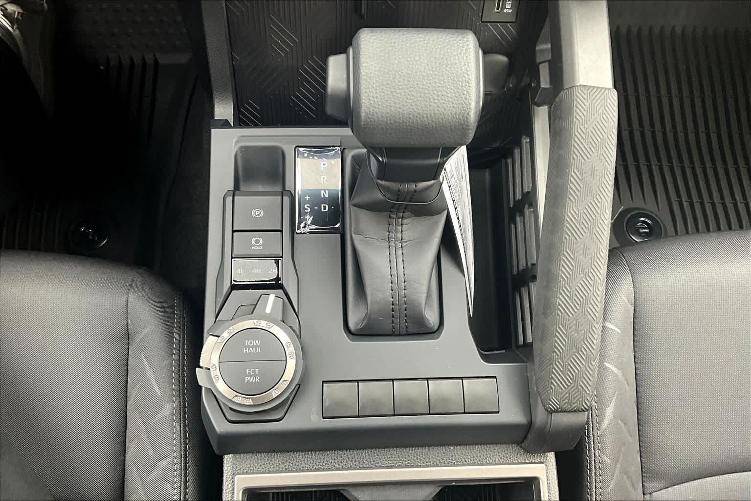 2025 Toyota Tacoma SR5 - Photo 20