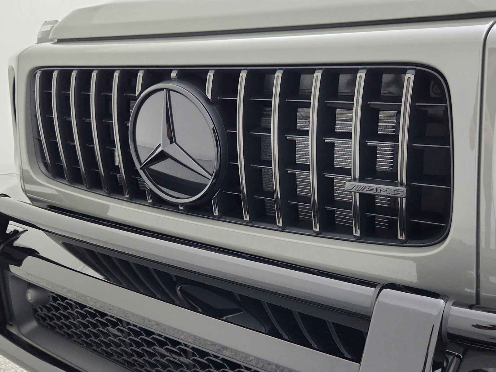 New 2027 MANUFAKTUR Arabian Grey Non- Metallic Mercedes-Benz AMG® G 63 SUV image 31