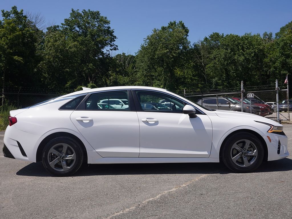Used 2024 White Kia LXS image 18