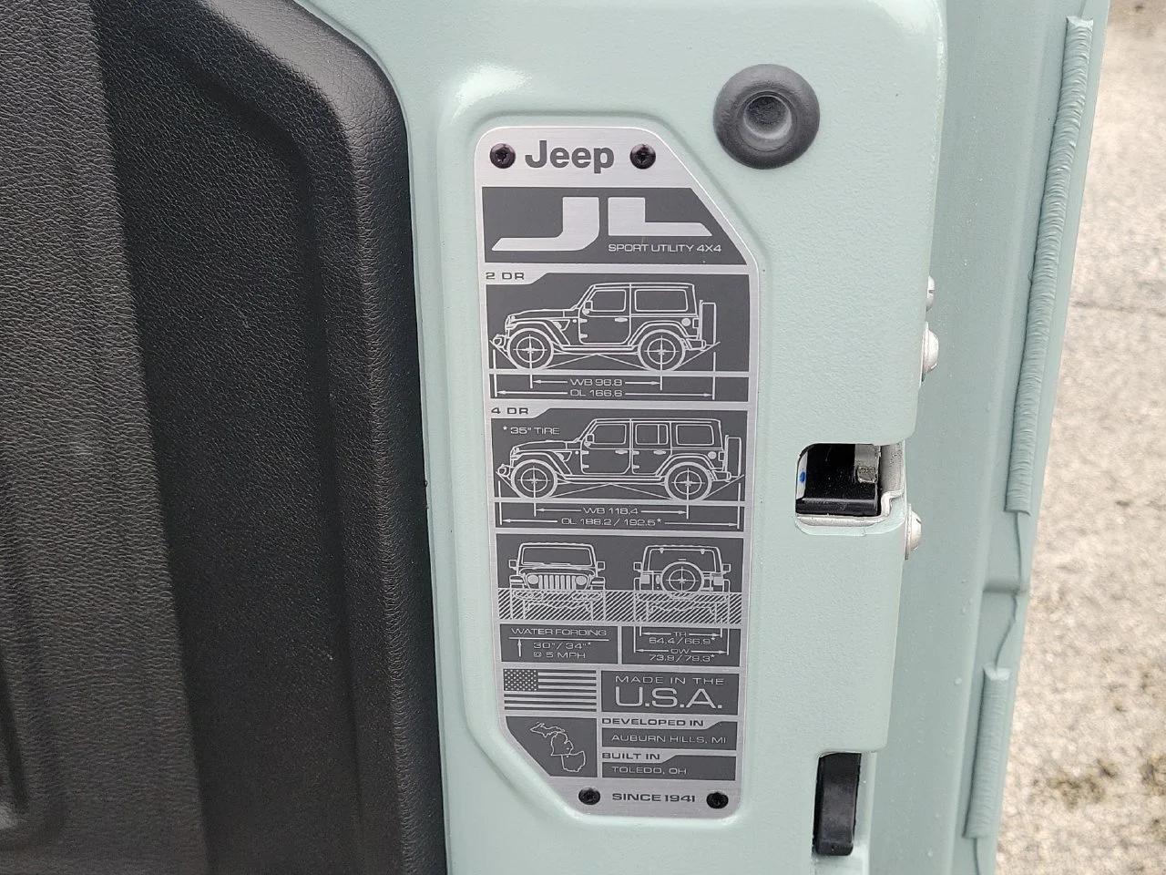 Used 2024 Gray Jeep Rubicon image 8