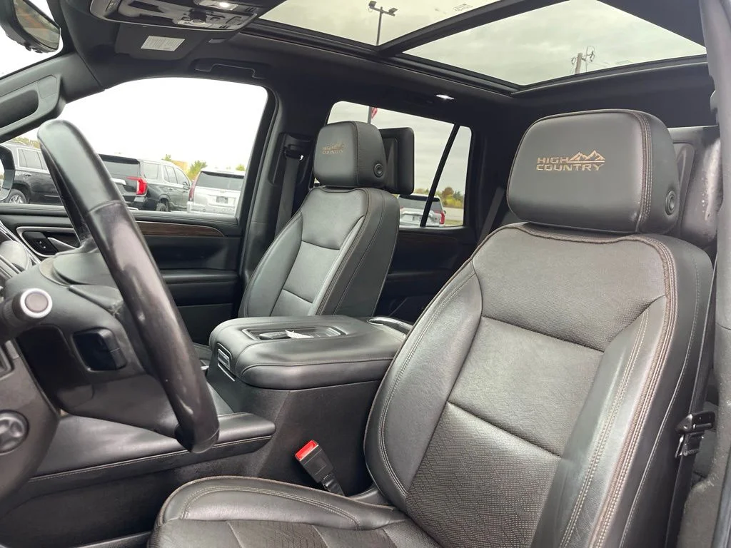 Used 2021  Chevrolet High Country image 25