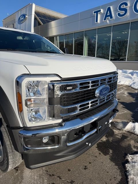 New 2026 Oxford White Ford F-550® XLT image 7