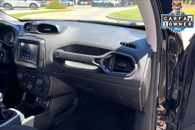 Used 2018 Black Jeep Latitude image 16