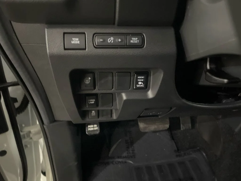 New 2026 Glacier White Nissan Crew Cab SV image 12