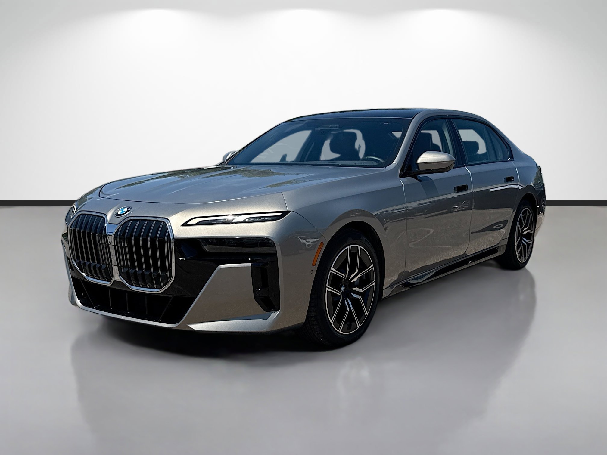 Used 2023 Oxide Grey Metallic BMW 760i xDrive image 7
