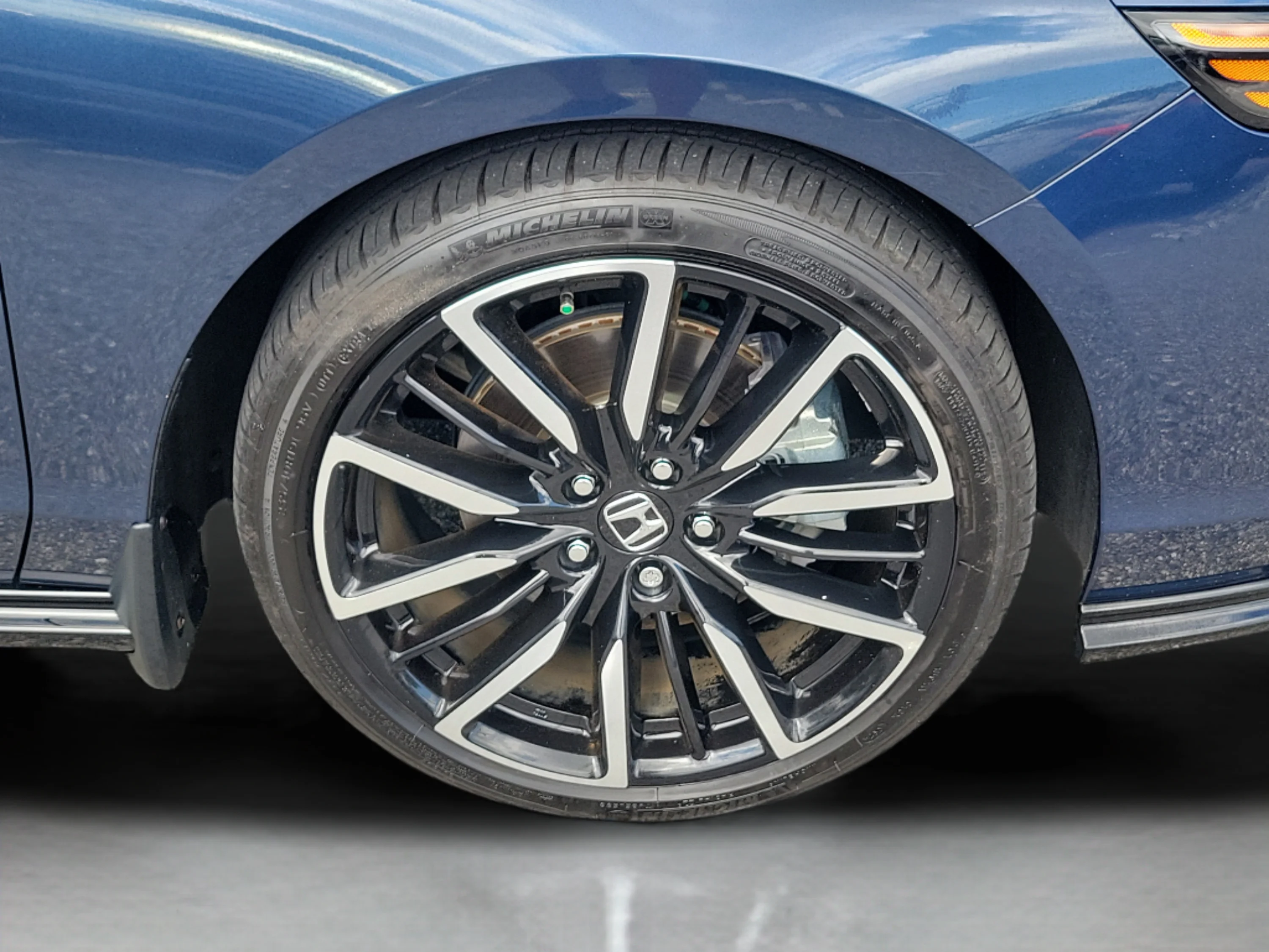 Used 2024 Canyon River Blue Metallic Honda Touring image 33