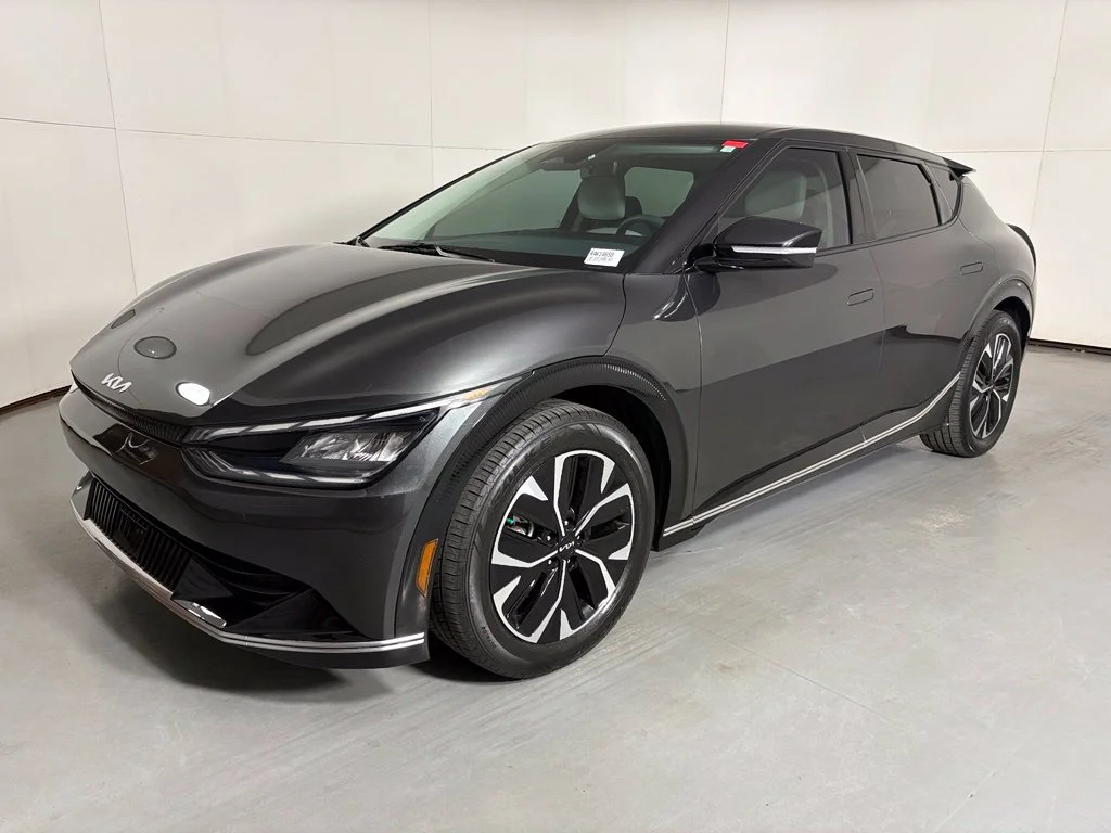 Used 2024 Gray Kia Wind image 4
