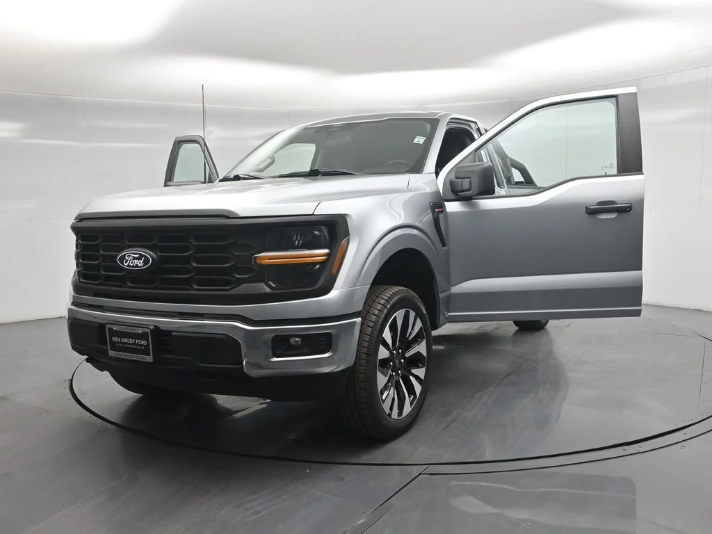 Used 2024 Silver Ford XL image 27