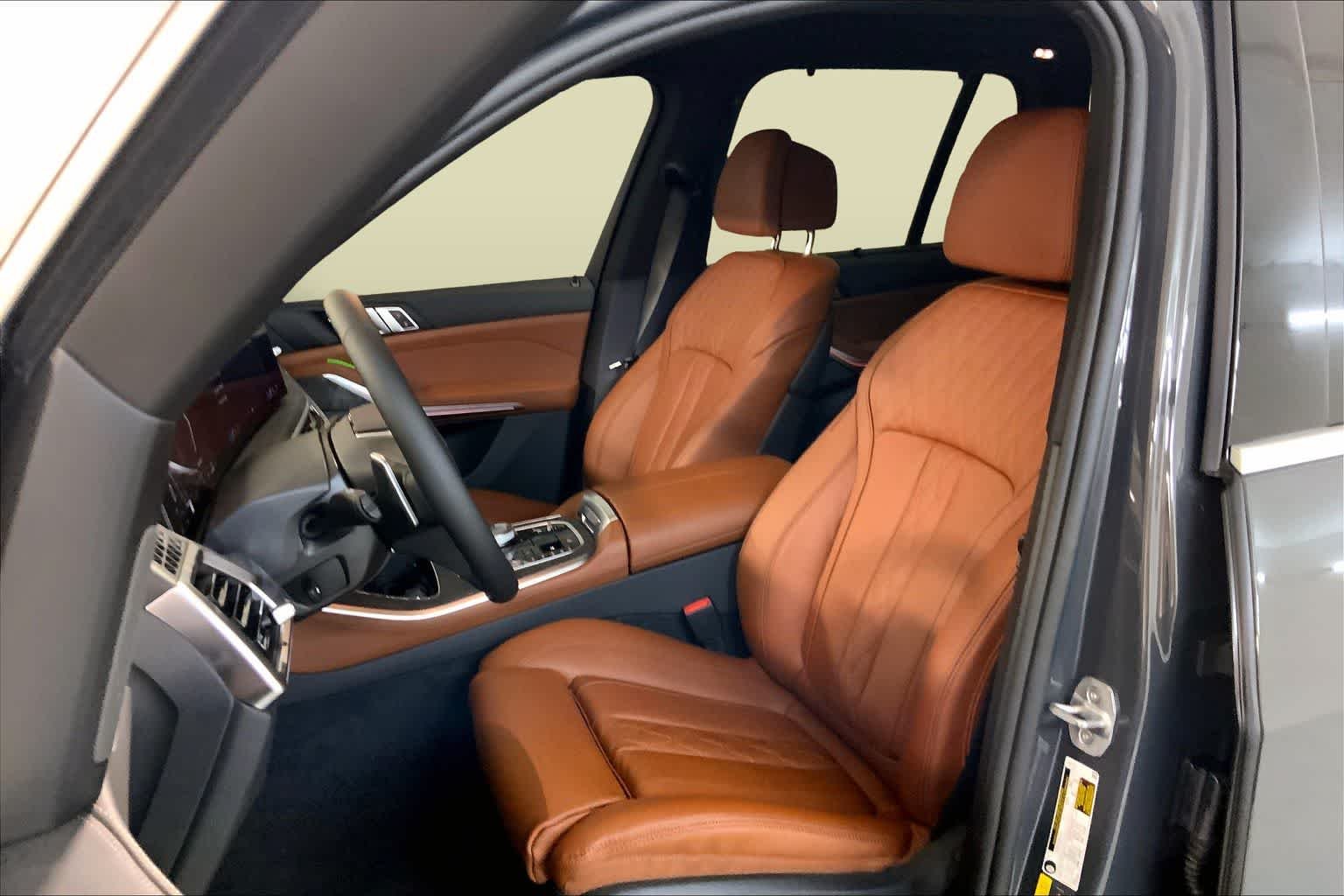 New 2026 Dravit Grey Metallic BMW xDrive50e image 9