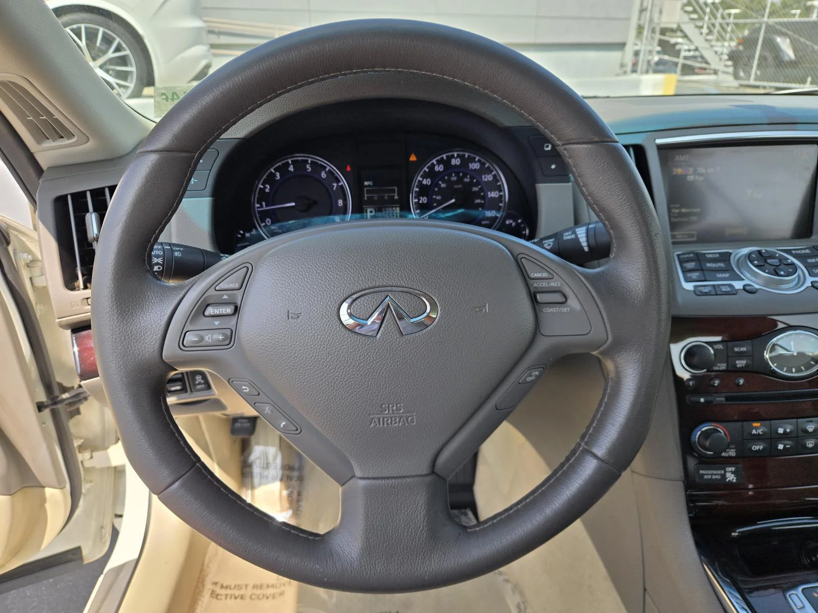 Used 2011 Moonlight White INFINITI 2dr Base image 14