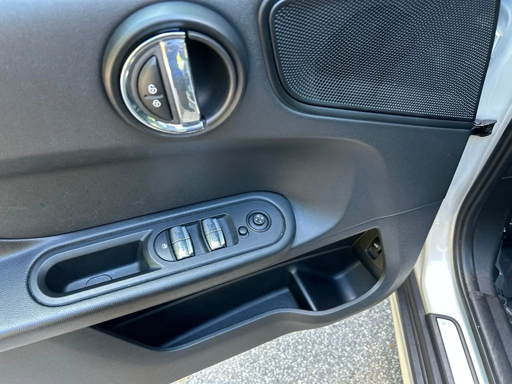 Used 2021  MINI Oxford Edition image 17