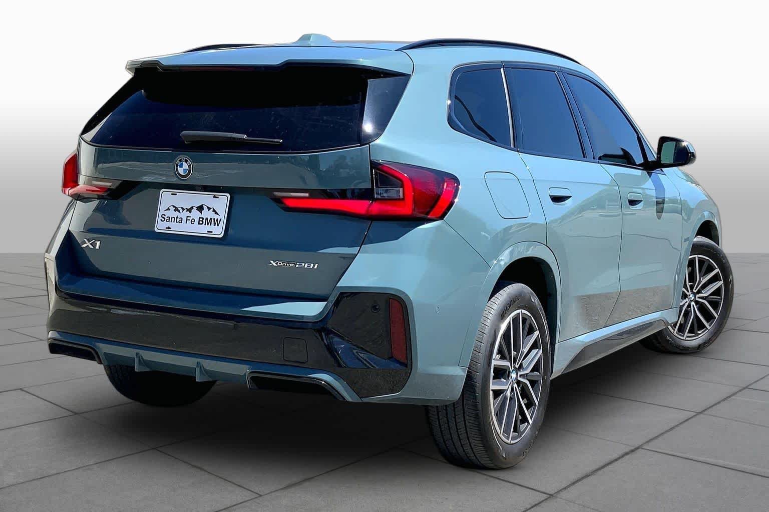 Used 2023 Cape York Green Metallic BMW xDrive28i image 11