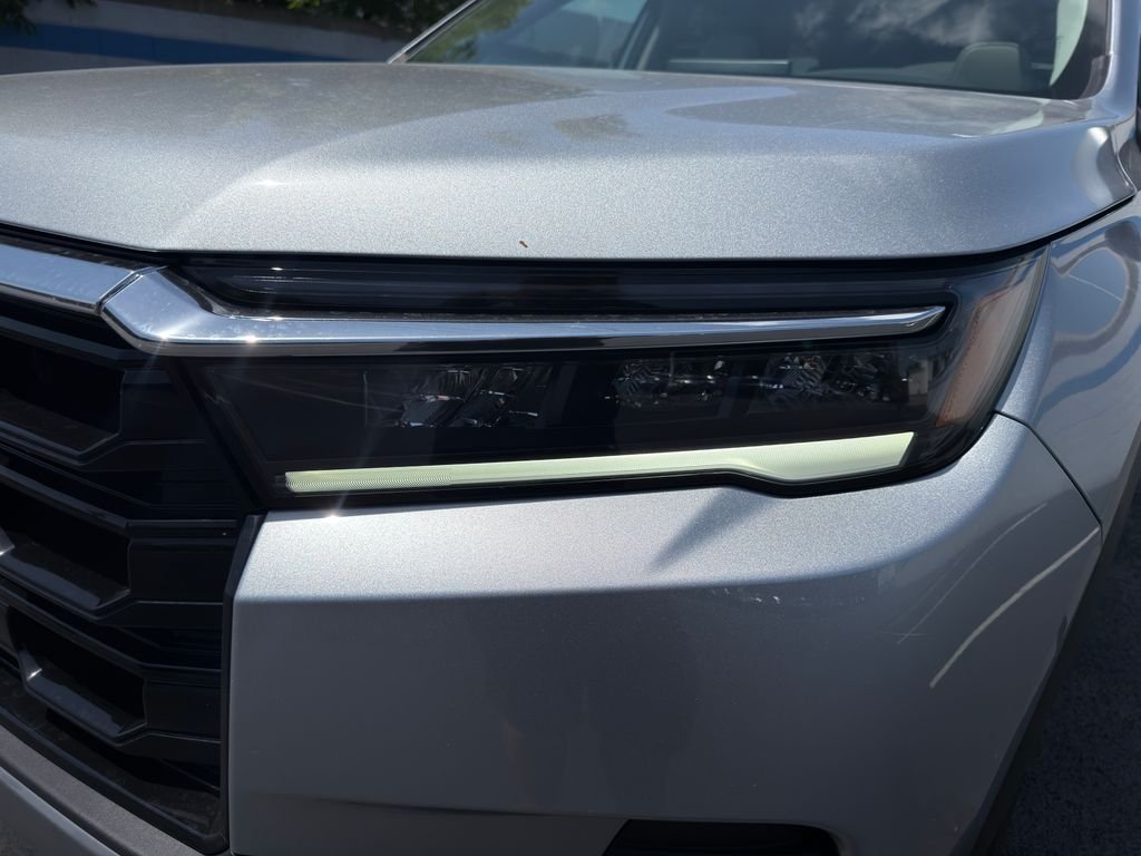 New 2026 Solar Silver Metallic Honda Touring image 9