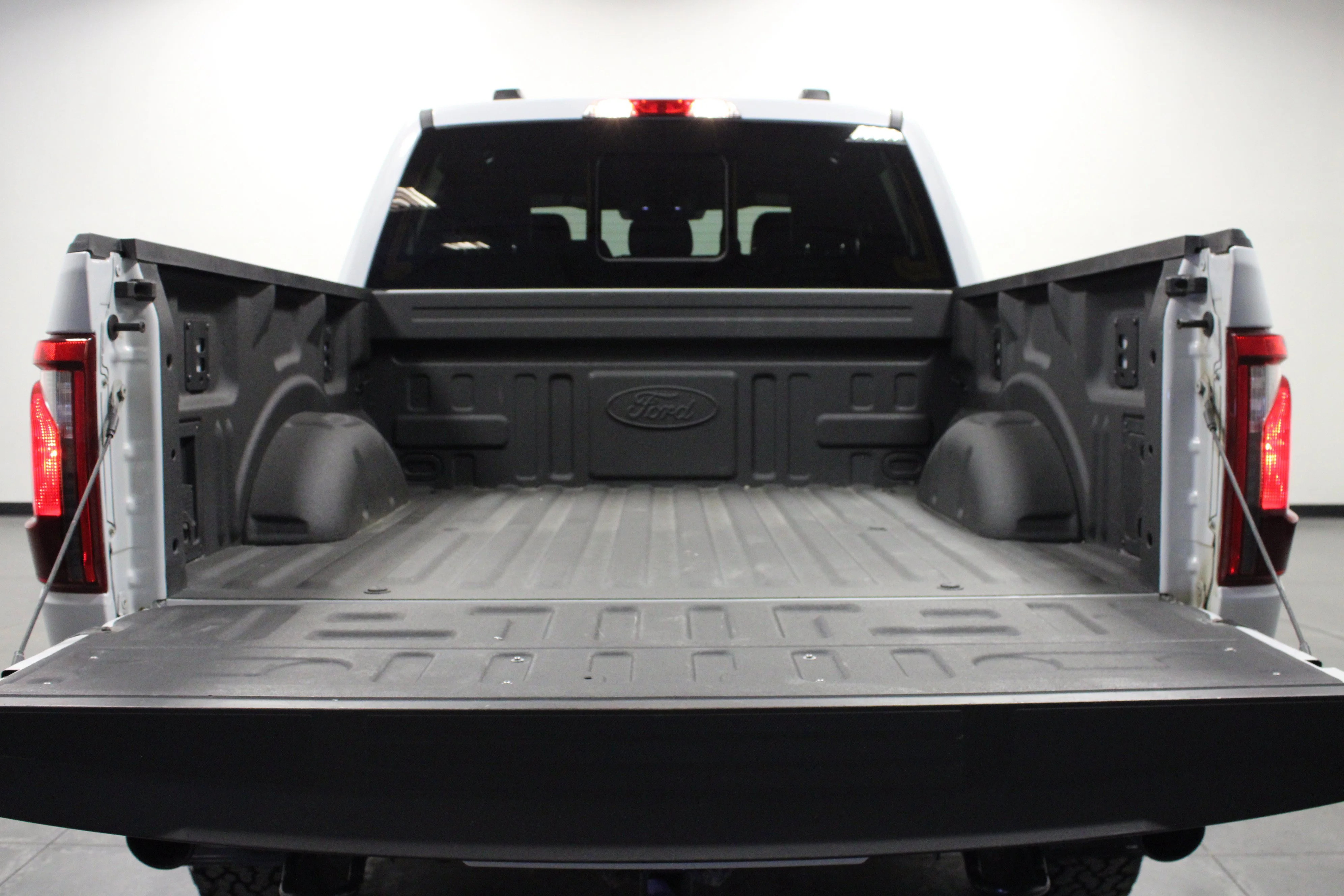 Used 2025 Oxford White Ford Tremor image 14