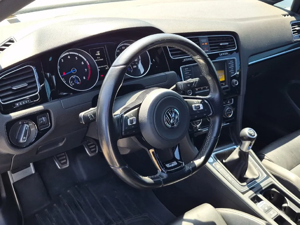 Used 2016 White Volkswagen  image 20